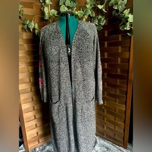 Long sweater duster with skull acsents